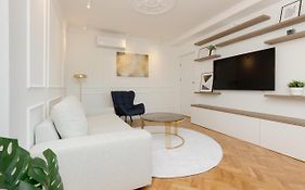 Apartment In The Centre Of Warsaw By Noclegi Renters
